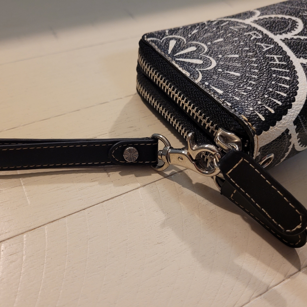 Isaac Mizrahi Black and White Patterned Wallet Wristlet - Picture 4 of 12